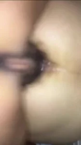 和大哥一起3p49岁丰满熟女大妈，看着大哥用力操逼打桩太刺激了